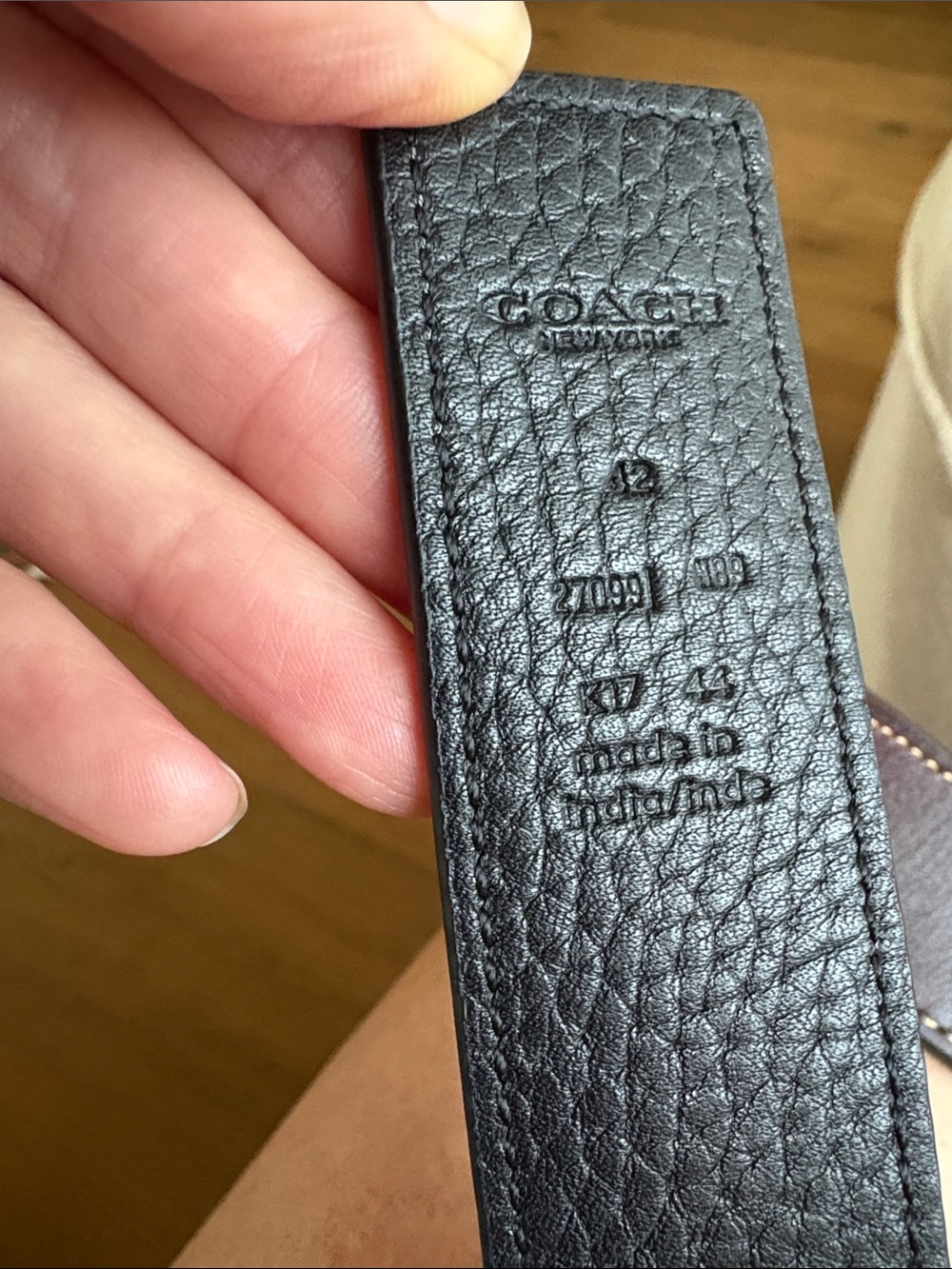 Coach Sculpted C buckle reversible - Picture 8 of 10